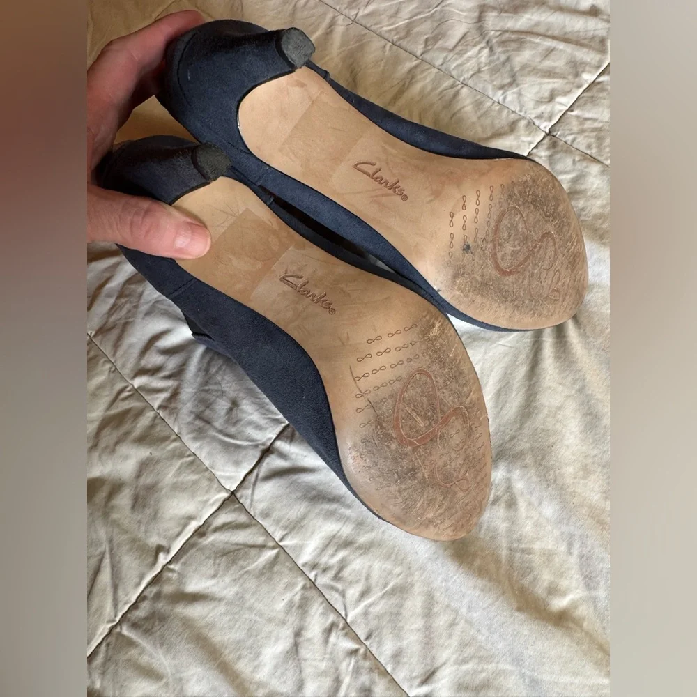 Clarks Carlita Quinn Navy Blue Suede Ankle Bootie Heels, Size 7 - Picture 7 of 14